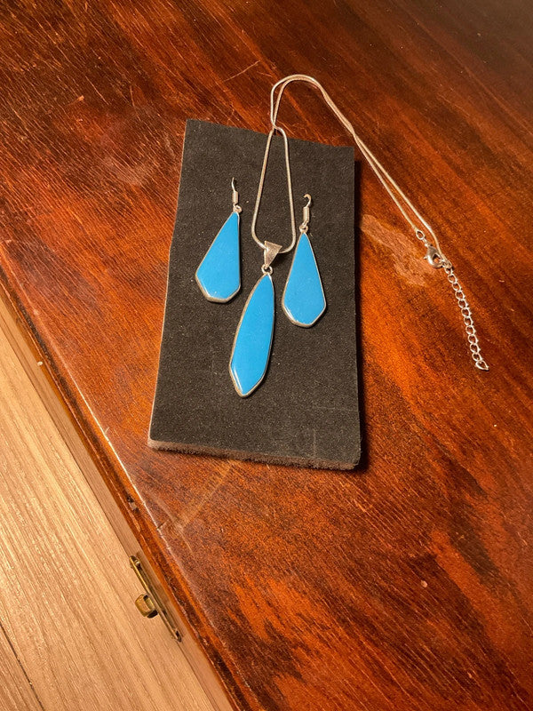 Blue Turquoise Earrings & Pendant Necklace Set – Elegant Stone Jewelry
