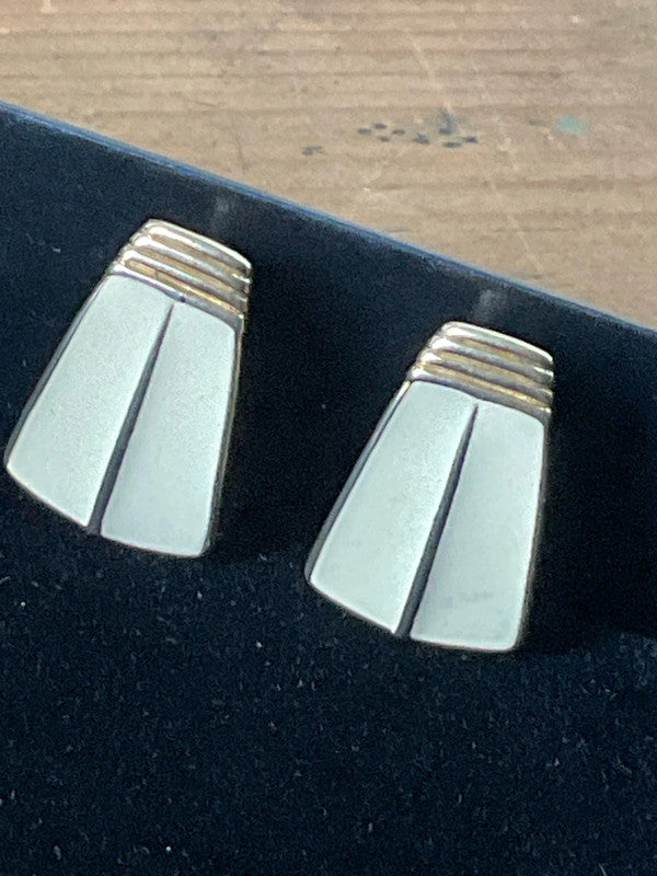 Vintage Trifari Cream & Gold Clip-On Earrings – Retro Enamel Elegance
