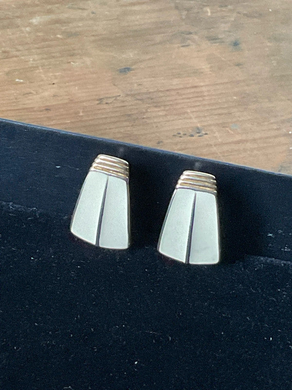 Vintage Trifari Cream & Gold Clip-On Earrings – Retro Enamel Elegance
