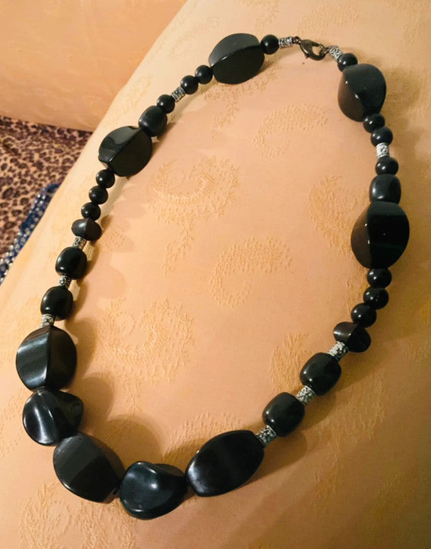 Retro 80s/90s Black Bead Statement Necklace – Chunky Faceted Silver Accents