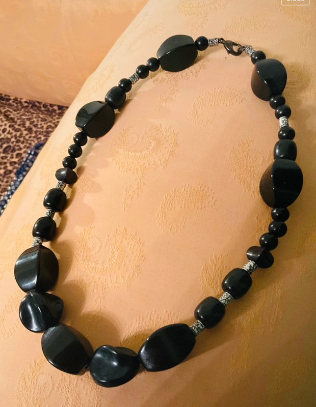 Retro 80s/90s Black Bead Statement Necklace – Chunky Faceted Silver Accents