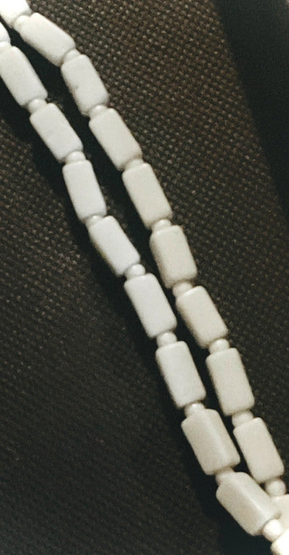 Vintage White Long Beaded Necklace – Classic 50s/60s Minimalist Style