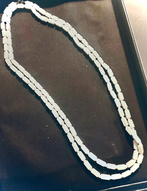 Vintage White Long Beaded Necklace – Classic 50s/60s Minimalist Style