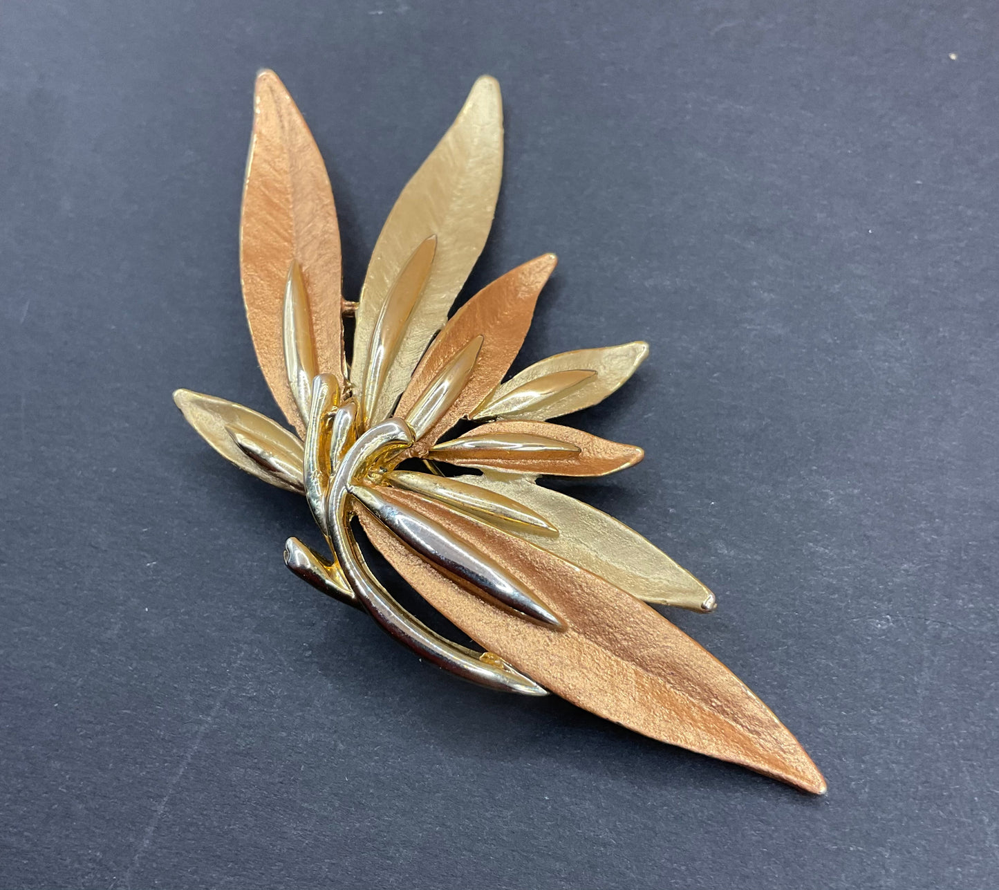 Vintage Mid-Century Leaf Brooch – Gold & Pale Copper Cluster Design