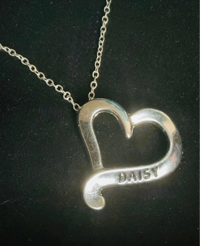 Daisy Signed Heart Pendant Necklace – Romantic Silver Valentine’s Gift