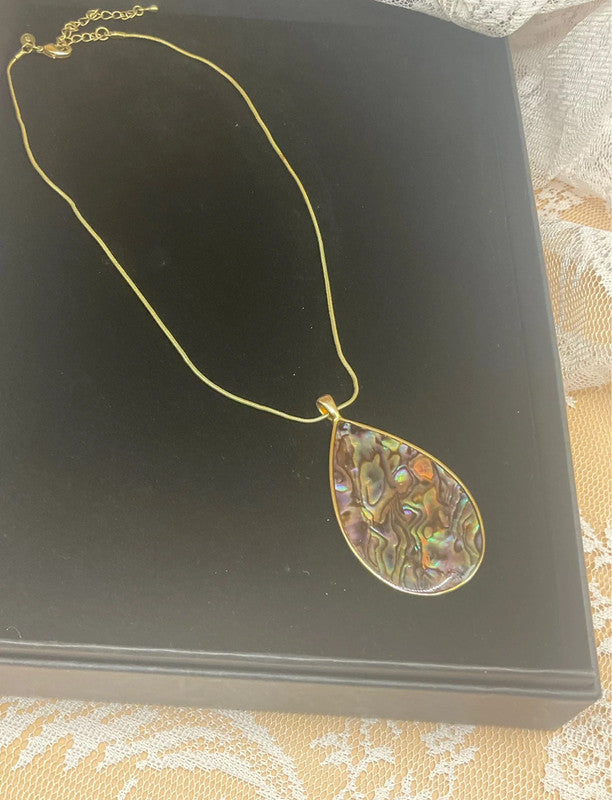 M&S Gold-Tone Abalone Pendant Necklace – Iridescent Pear-Shaped Shell