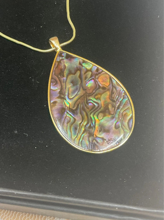 M&S Gold-Tone Abalone Pendant Necklace – Iridescent Pear-Shaped Shell