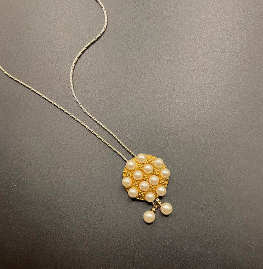 Vintage Pearl Cluster Pendant Necklace – Gold & Silver Two-Tone Chain