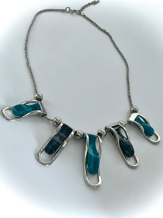 Silver-Tone Statement Necklace with Marbled Teal & Black Resin Beads – Bold & Modern