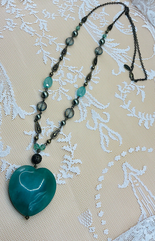 Vintage NEXT Green Heart Pendant Necklace – Boho Statement Jewelry with Beads & Bronze Finish