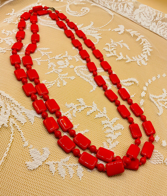 Vintage Glossy Red Beaded Necklace – Bold Statement Jewelry