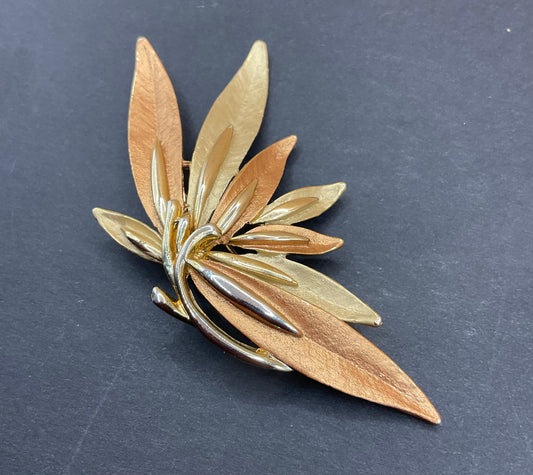 Vintage Mid-Century Leaf Brooch – Gold & Pale Copper Cluster Design