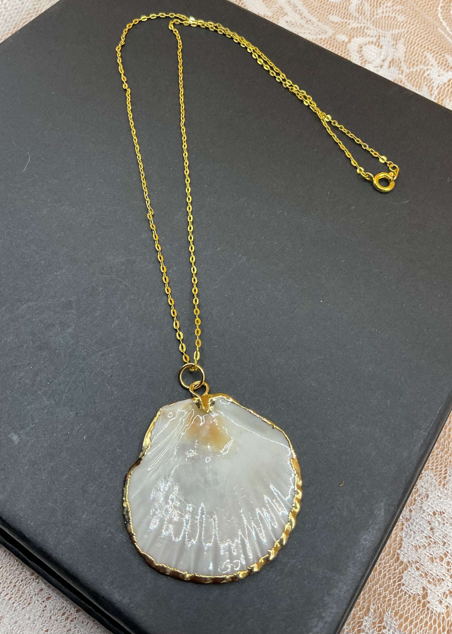 Gold-Tone Shell Pendant Necklace – Double-Sided Iridescent & Brown Shell