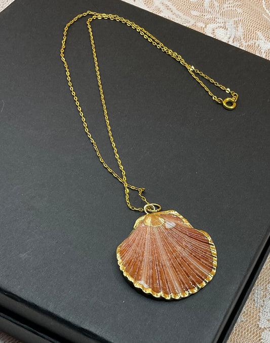 Gold-Tone Shell Pendant Necklace – Double-Sided Iridescent & Brown Shell