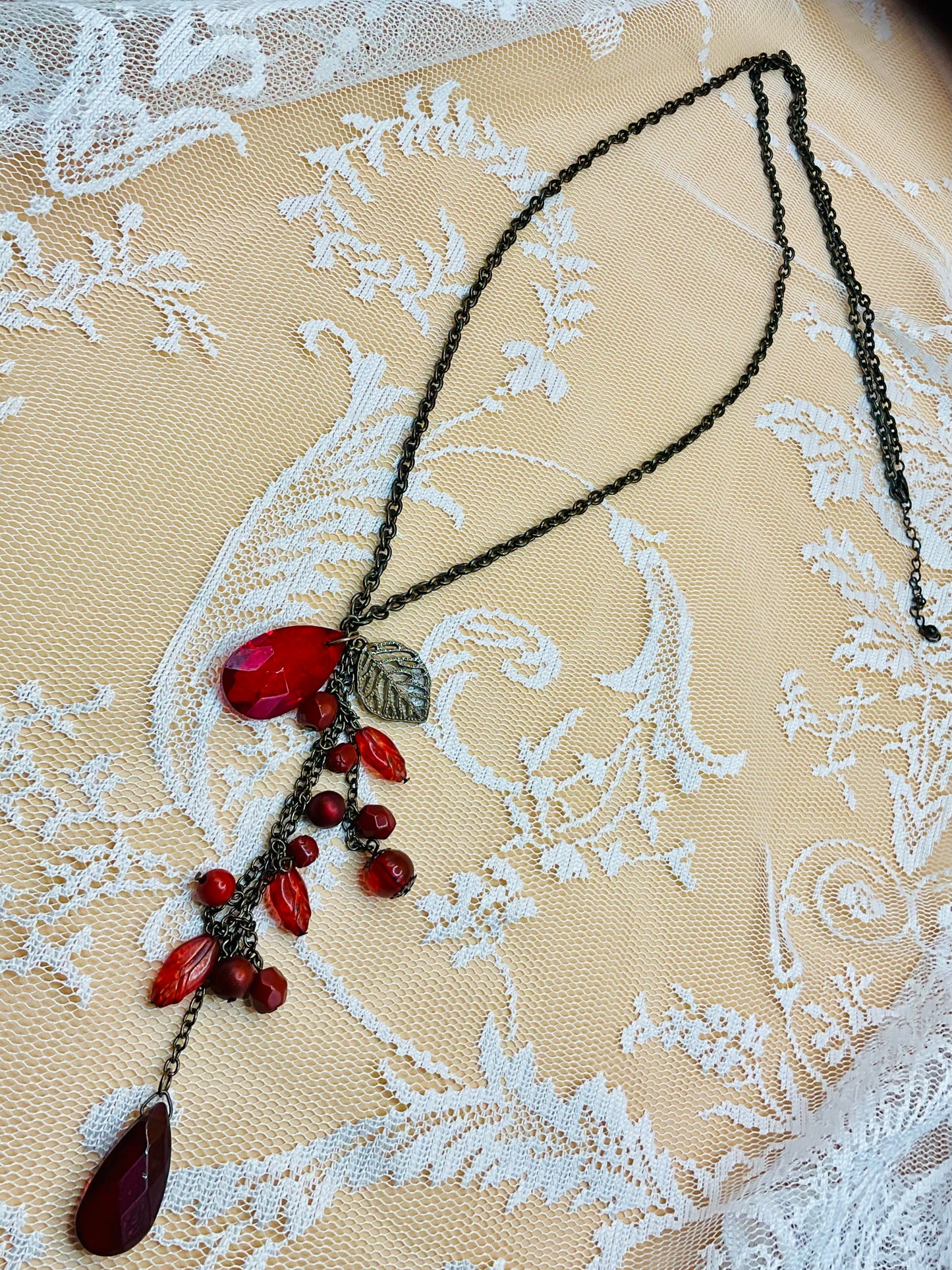 Vintage Red Beaded Necklace – Boho-Inspired Delicate Design