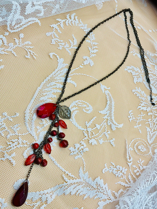 Vintage Red Beaded Necklace – Boho-Inspired Delicate Design