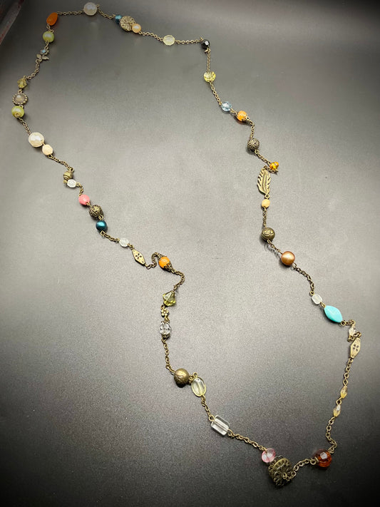 Vintage Beaded Necklace – Understated Elegance in Classic Style